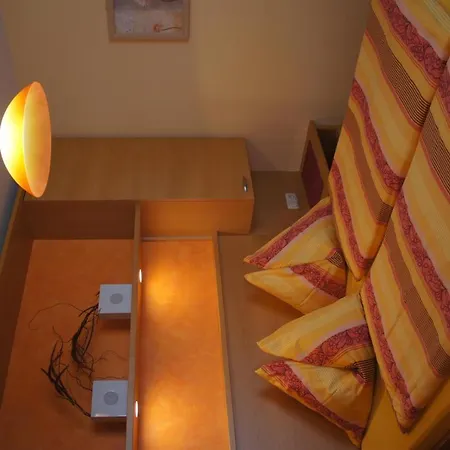 Kurz, Apartment *